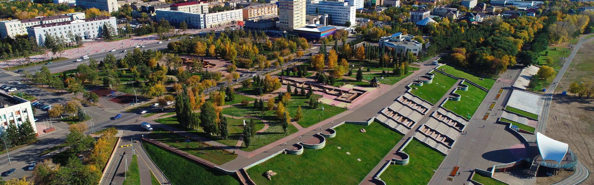 Павлодар с высоты — Центральный парк, набережная Иртыша и кварталы вдоль Академика Сатпаева